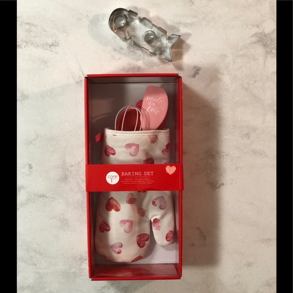 Core Kitchen Valentine's Baking Set w/XOXO Cookie Cutter & Dual Ended Spatula - Picture 2 of 10